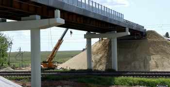Значимый для страны путепровод через Транссиб в Приамурье готовят к асфальтированию