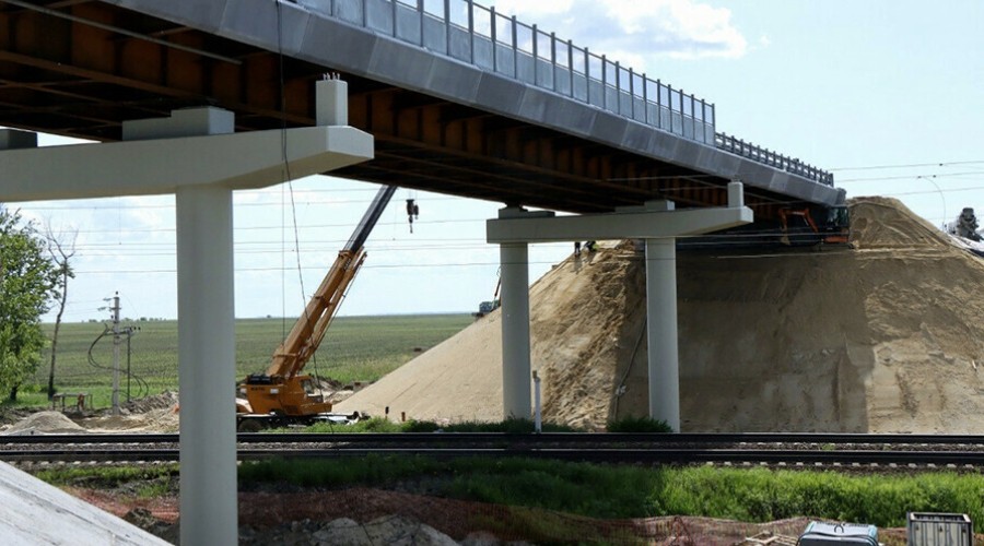 Значимый для страны путепровод через Транссиб в Приамурье готовят к асфальтированию